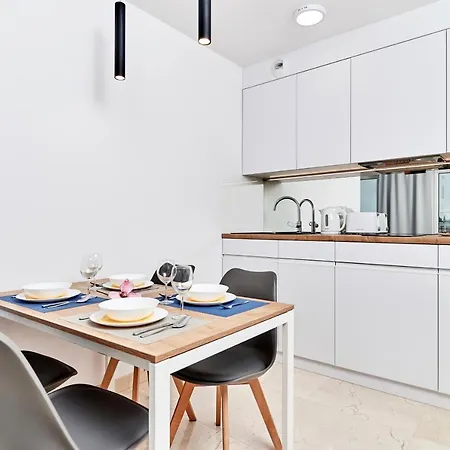 Pulaskiego By Renters Apartman *