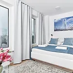 Pulaskiego By Renters Apartment