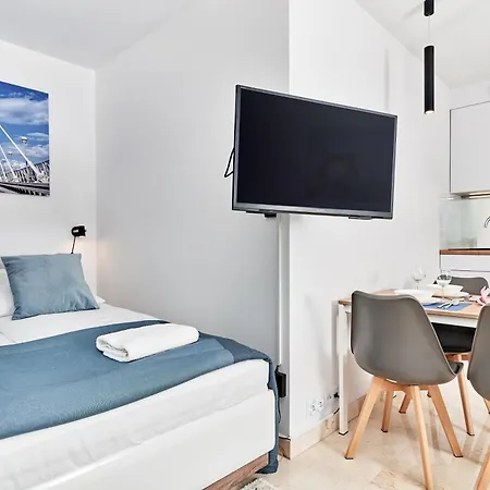 Pulaskiego By Renters Apartament *